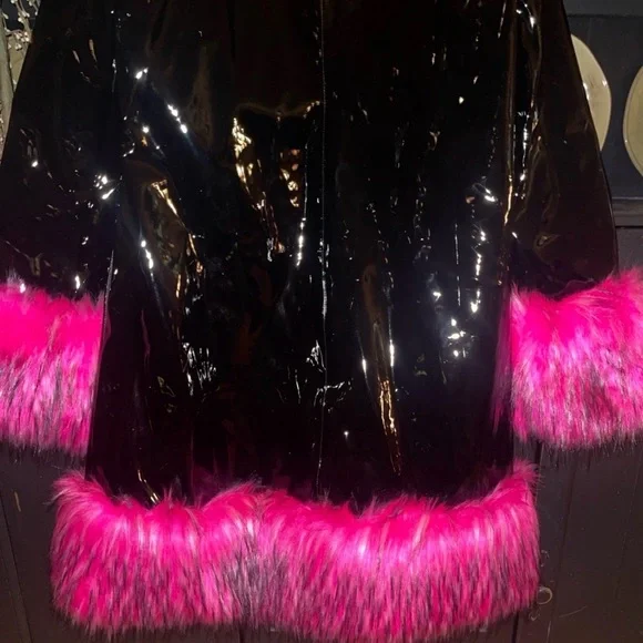 Widow Vinyl Faux Fur Coat ( XXL) - Picture 9 of 10